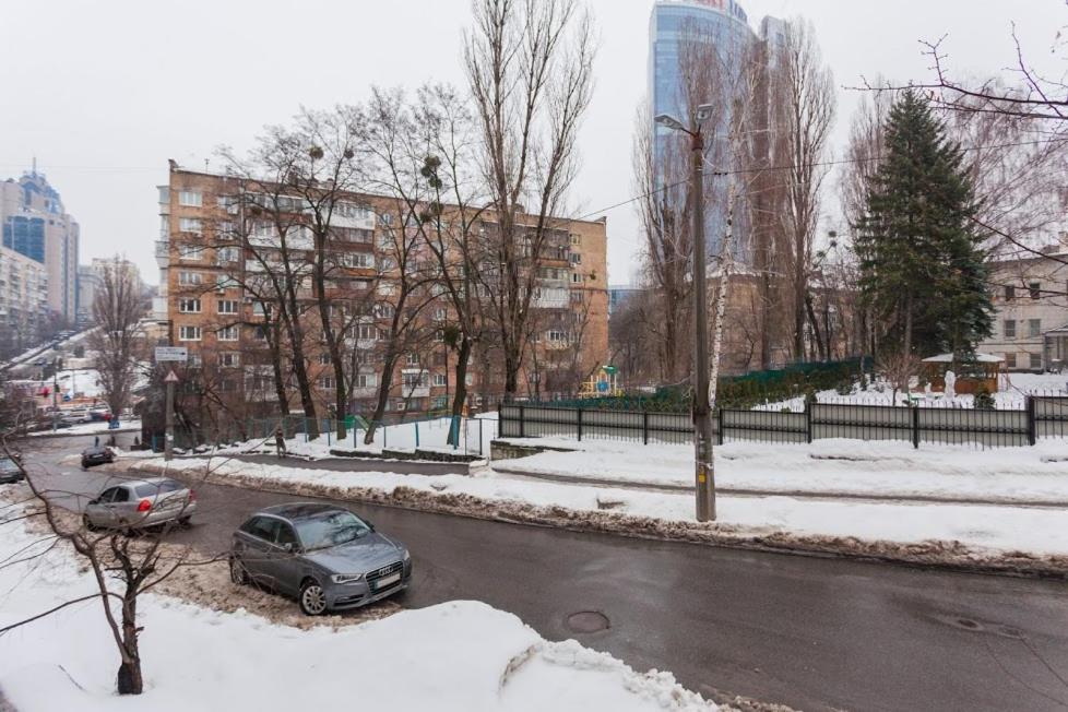 Апартаменты Дворец Спорта Kiev Exteriör bild
